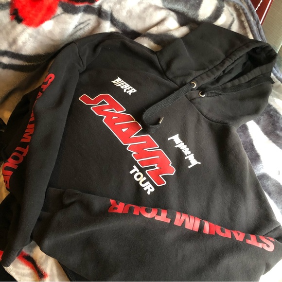 Justin Bieber Stadium Tour concert crop top. - Picture 2 of 4